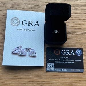 VVS1 Moissanite Diamond Engagement Ring